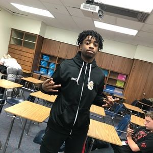 Meet your Posher, Derrick